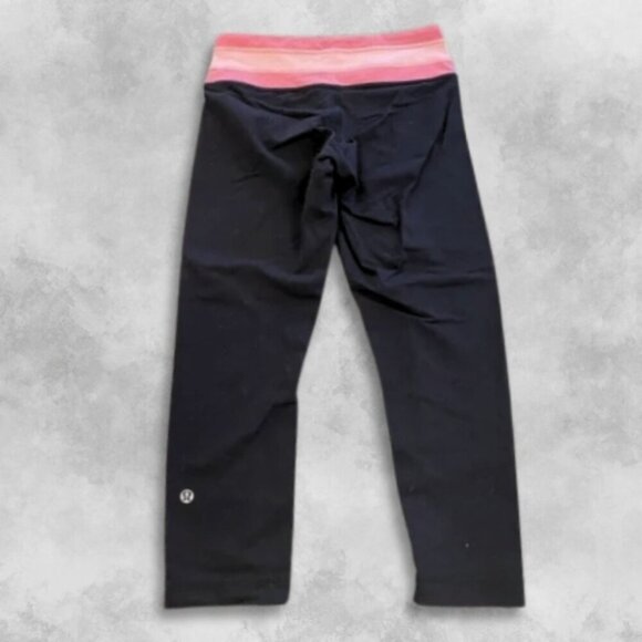 Lululemon Capri Leggings Comfortable Wide Waistband Stretchy Black Pink W US 4 - Picture 2 of 6